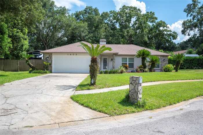 photo 1: 1403 POINT COURT, LUTZ FL 33549