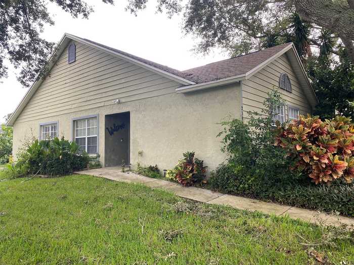 photo 1: 2390 BENTLEY DR, PALM HARBOR FL 34684