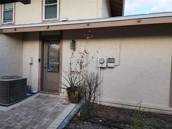 photo 1: 7303 LOS PADRES COURT, TAMPA FL 33634