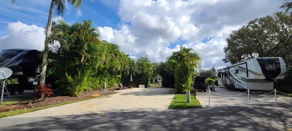 photo 3: 443 WATERWAY DRIVE, RIVER RANCH FL 33867