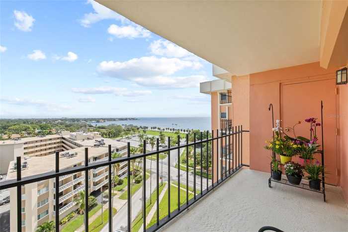 photo 2: 1120 N SHORE DRIVE NE Unit 1004, SAINT PETERSBURG FL 33701