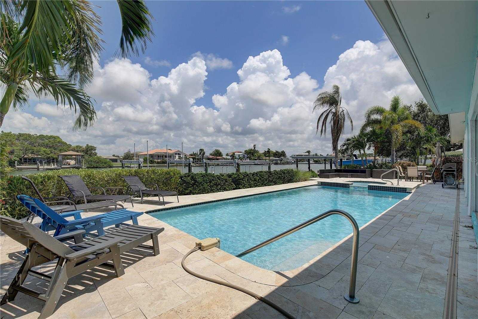 photo 3: 401 LEEWARD ISLAND, CLEARWATER FL 33767