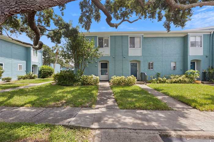 photo 2: 136 115TH AVENUE N, ST PETERSBURG FL 33716