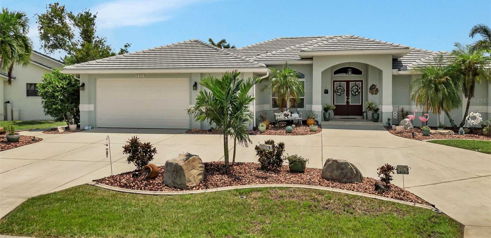 photo 2: 3906 CROOKED ISLAND DRIVE, PUNTA GORDA FL 33950