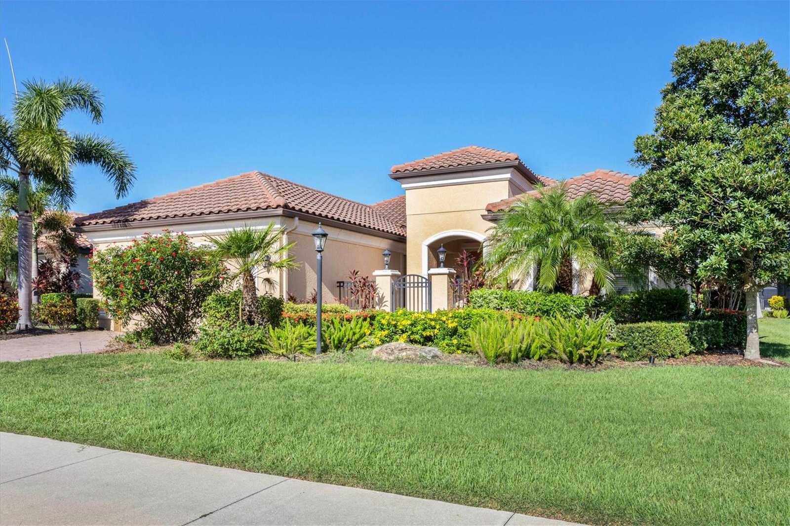 photo 2: 5234 CASTELLO LANE, LAKEWOOD RANCH FL 34211