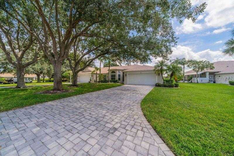 photo 3: 1618 NANTUCKET DRIVE, SUN CITY CENTER FL 33573