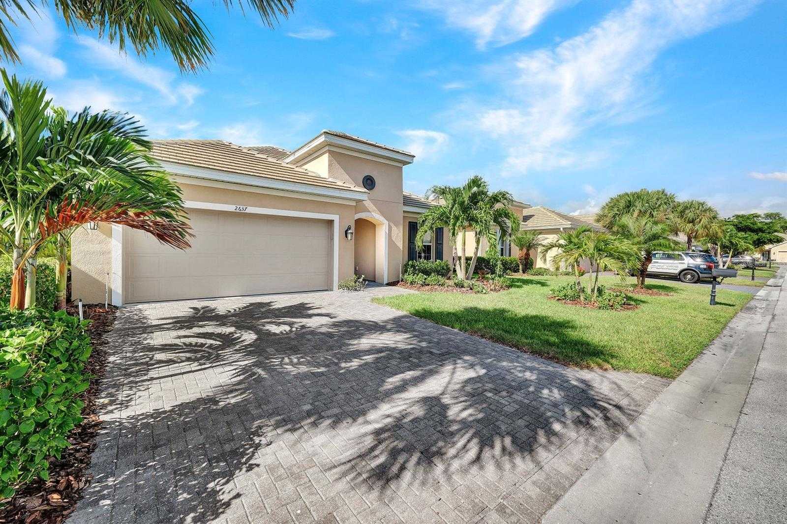 photo 3: 2637 CAYES CIRCLE, CAPE CORAL FL 33991