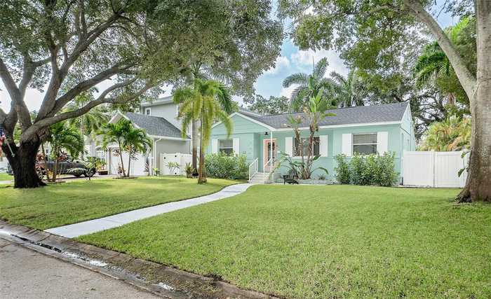 photo 2: 224 36TH AVENUE NE, SAINT PETERSBURG FL 33704