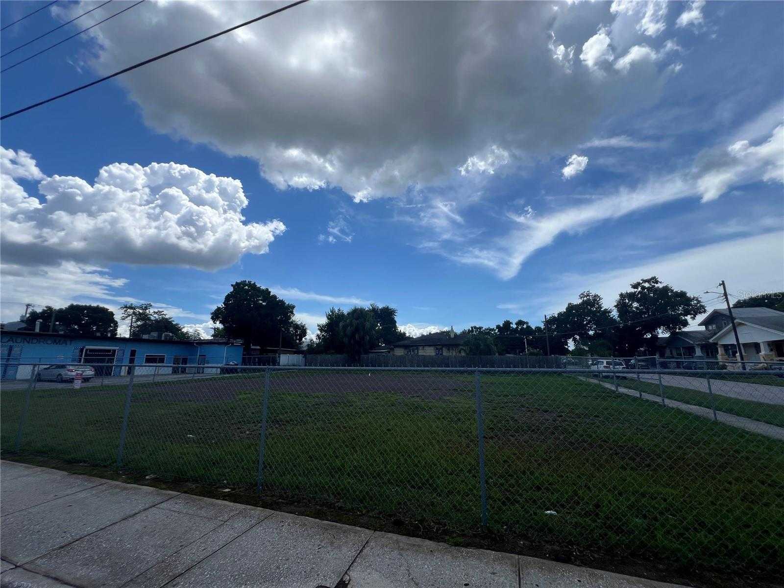 photo 3: 2502 W PINE STREET, TAMPA FL 33607