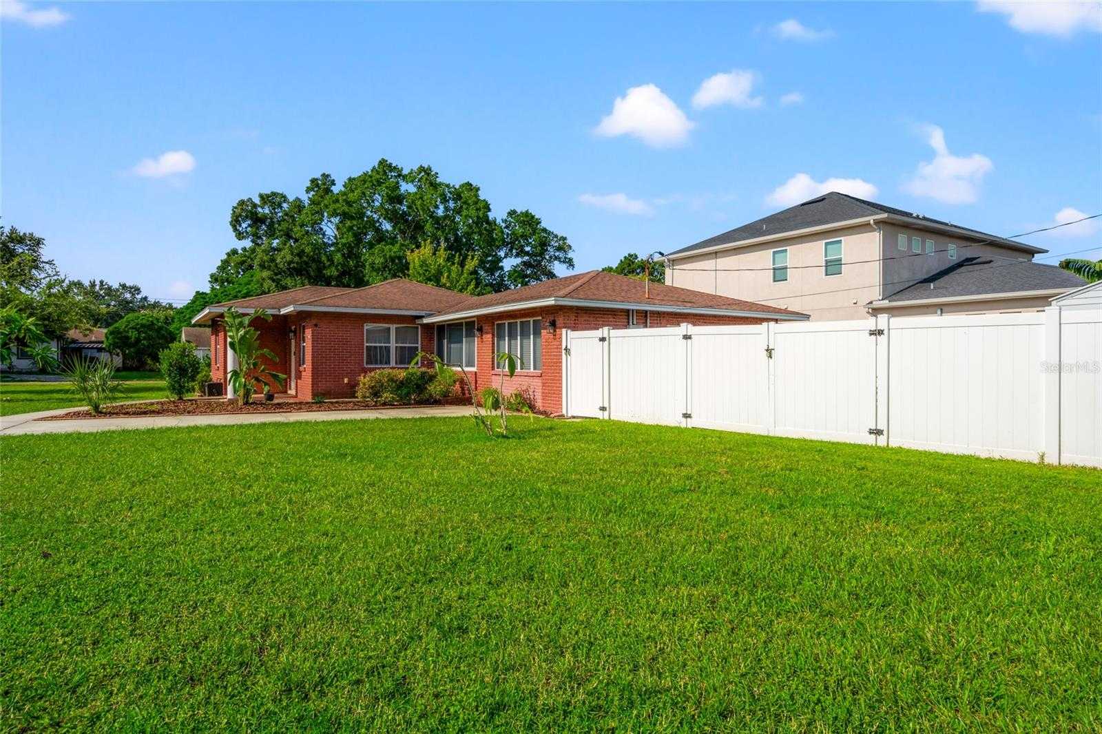 photo 3: 3625 W TAMPA CIRCLE, TAMPA FL 33629