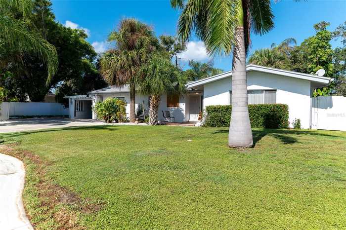 photo 2: 920 SPRUCE DRIVE, BELLEAIR BEACH FL 33786