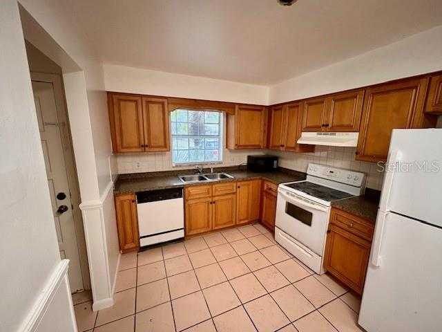 photo 3: 706 BEVERLY AVENUE, ALTAMONTE SPRINGS FL 32701