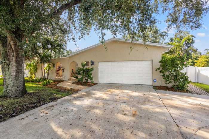 photo 2: 1900 62ND AVENUE NE, SAINT PETERSBURG FL 33702