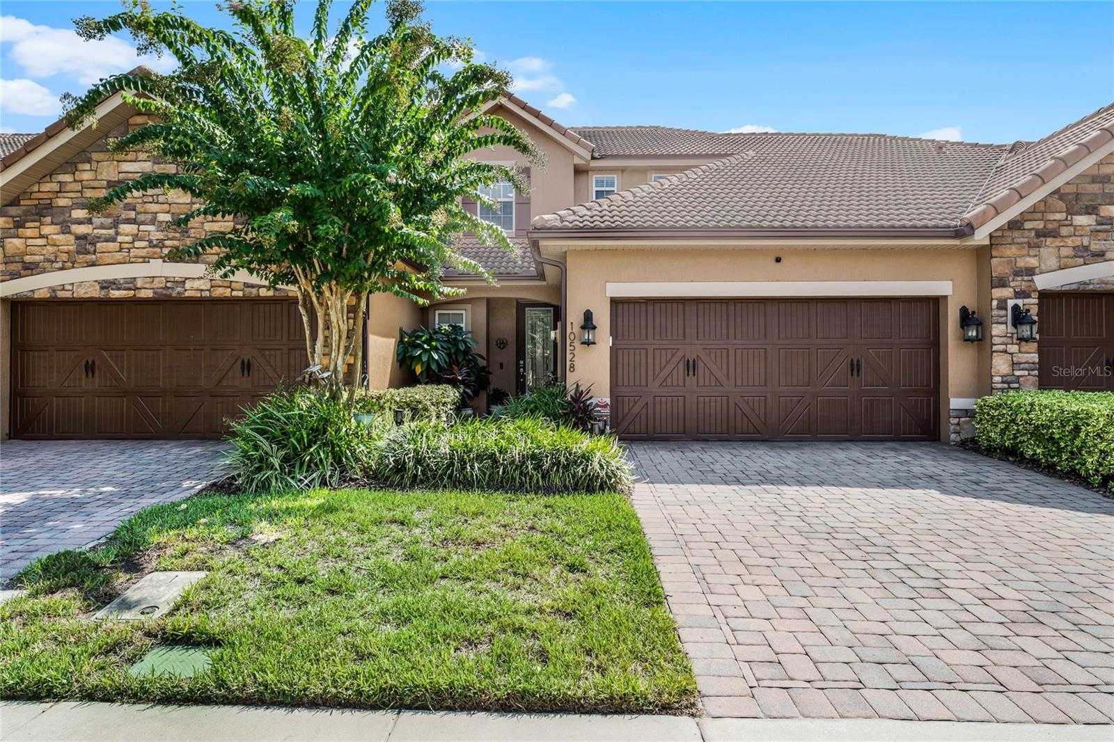 photo 2: 10528 BELFRY CIRCLE, ORLANDO FL 32832