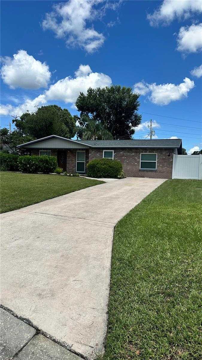 photo 1: 7901 N WOODLYNNE AVENUE, TAMPA FL 33614