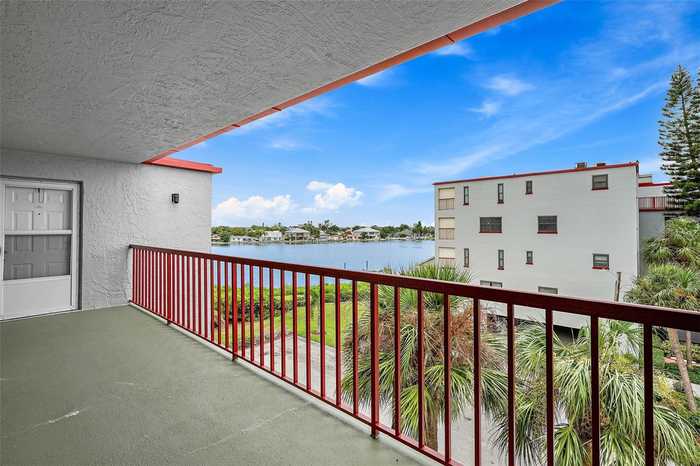 photo 2: 10301 GULF BOULEVARD Unit 401, TREASURE ISLAND FL 33706