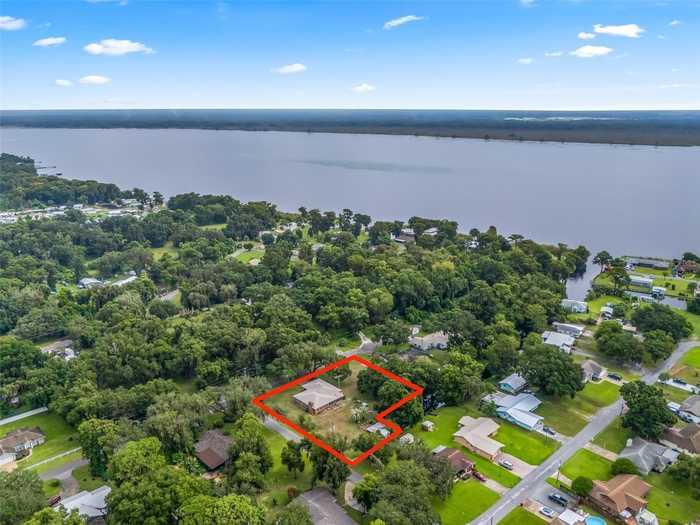 photo 2: 983 CR 465, LAKE PANASOFFKEE FL 33538