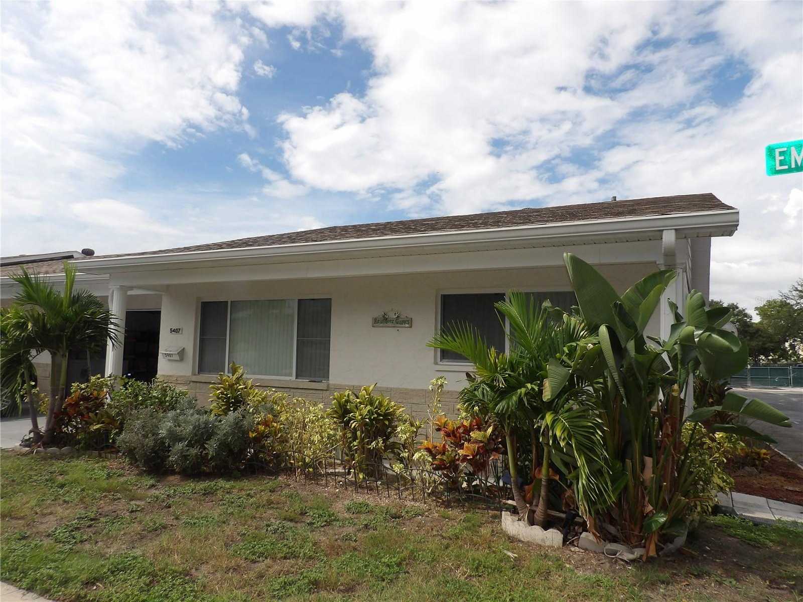 photo 2: 5407 EMBASSY AVENUE, NEW PORT RICHEY FL 34652