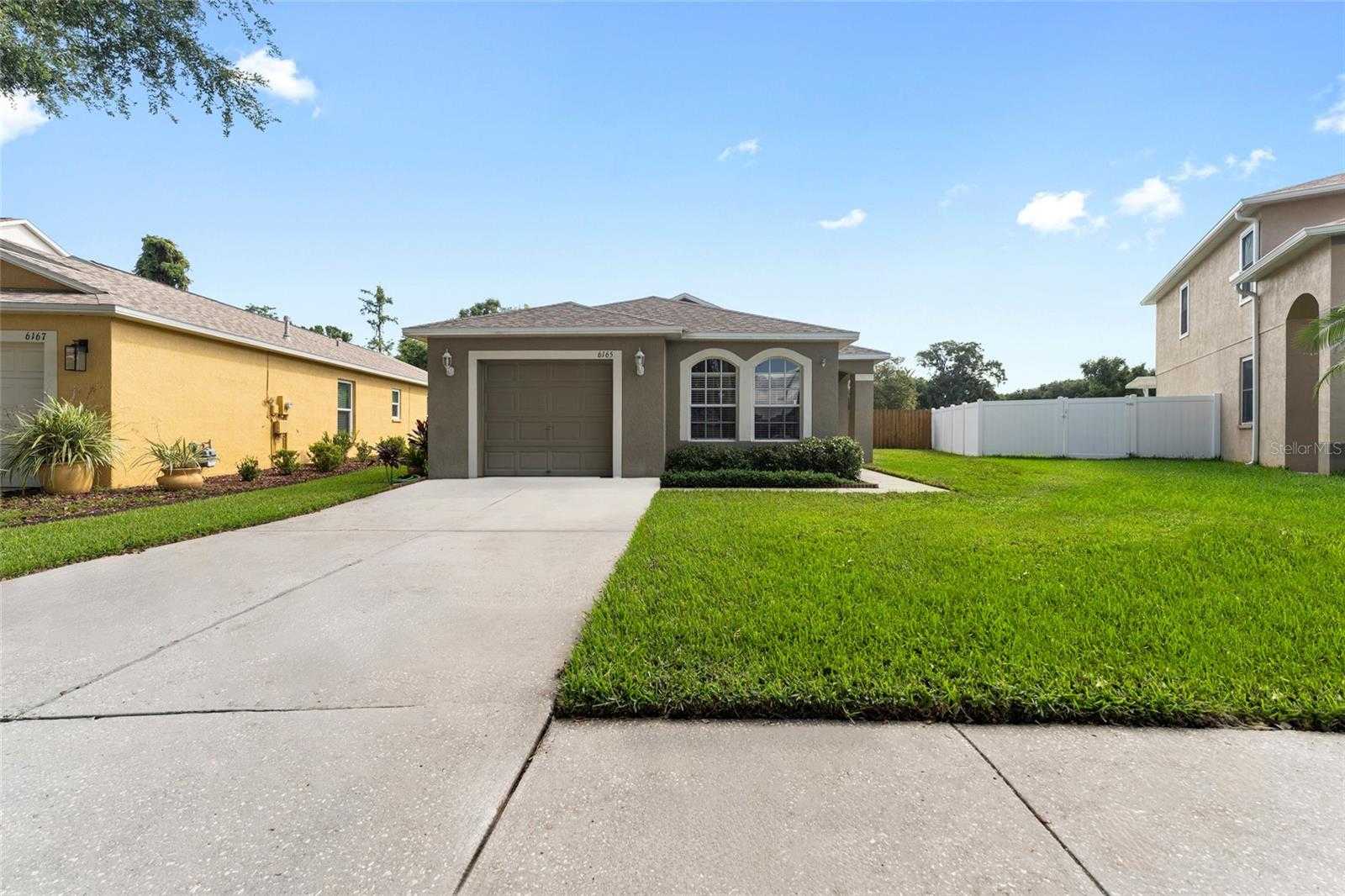 photo 2: 6165 LANSHIRE DRIVE, TAMPA FL 33634