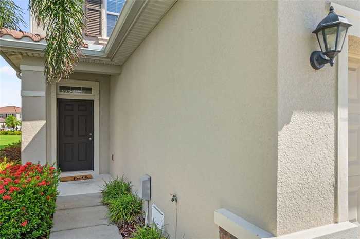 photo 2: 555 52ND TERRACE N, SAINT PETERSBURG FL 33703