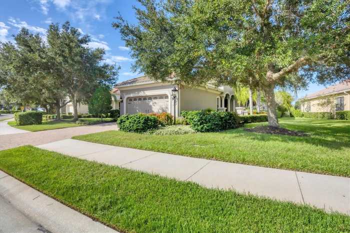 photo 1: 7282 BELLEISLE GLEN, LAKEWOOD RANCH FL 34202