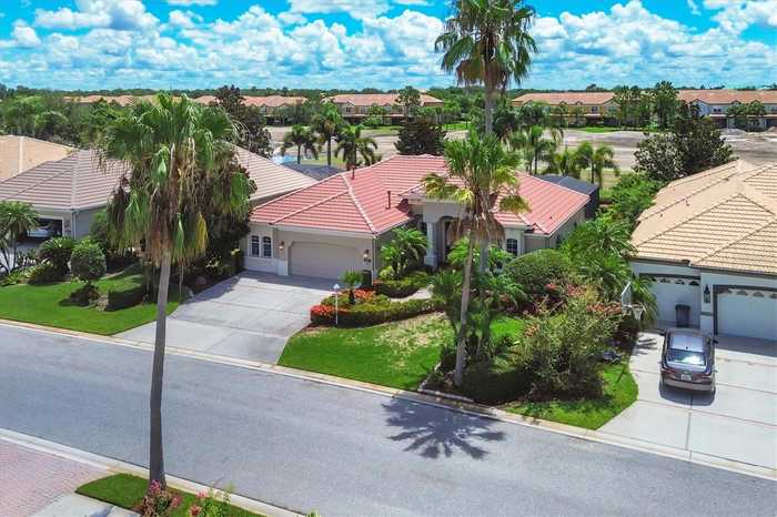 photo 2: 8219 CHAMPIONSHIP COURT, LAKEWOOD RANCH FL 34202