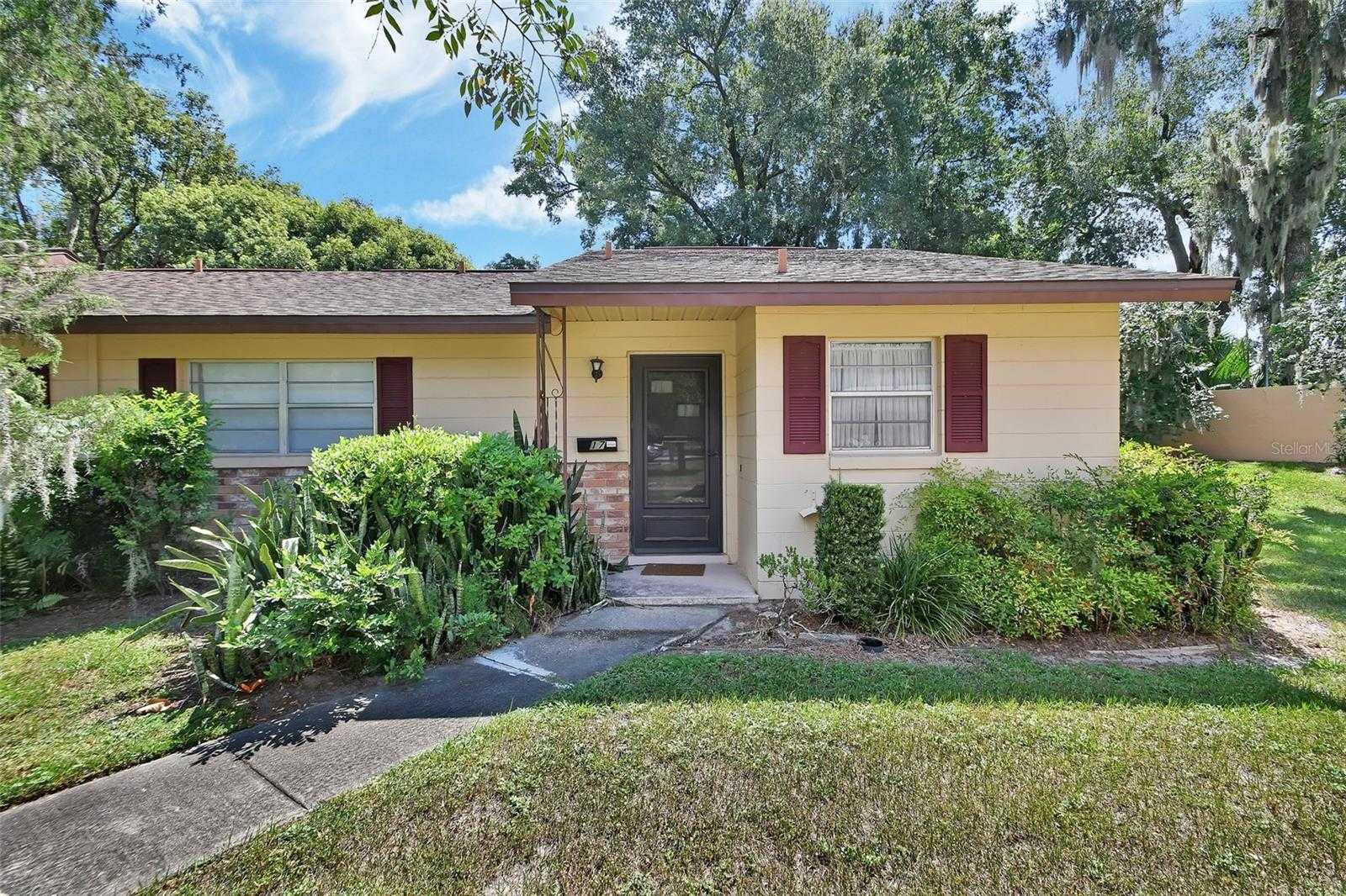 photo 1: 17 VILLA VILLAR COURT Unit 17, DELAND FL 32724