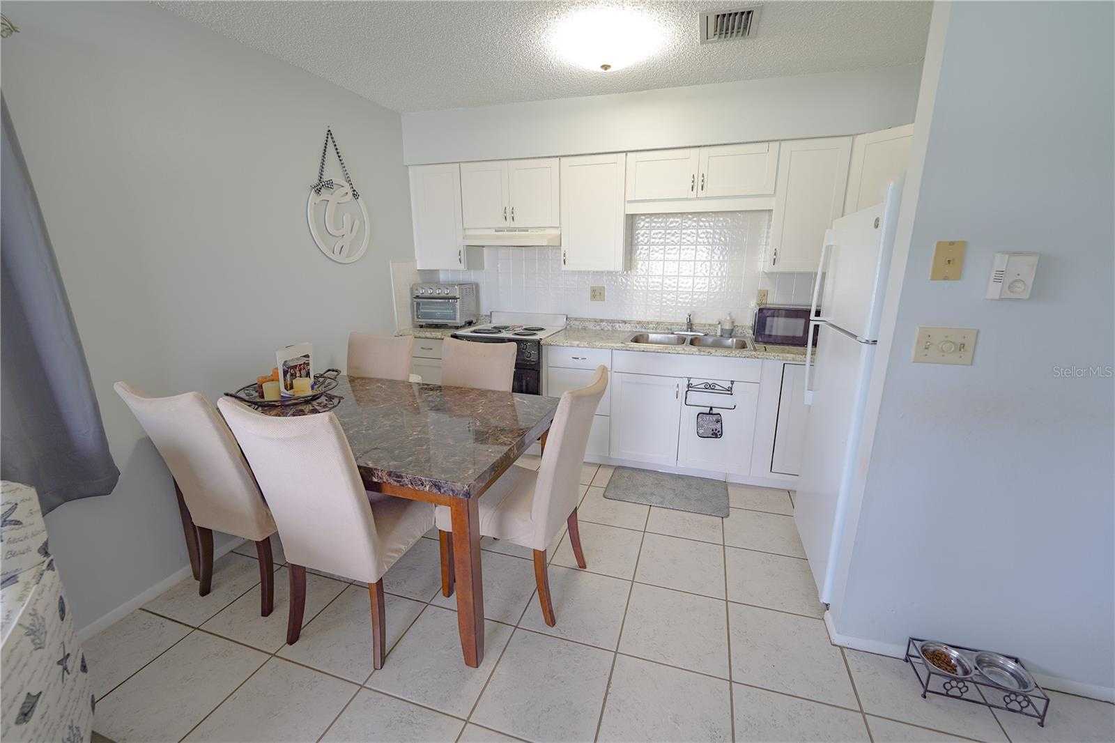 photo 3: 4337 TAHITIAN GARDENS CIRCLE Unit E, HOLIDAY FL 34691