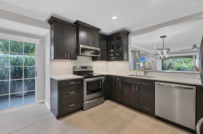 photo 2: 5572 CHANTECLAIRE Unit 9, SARASOTA FL 34235