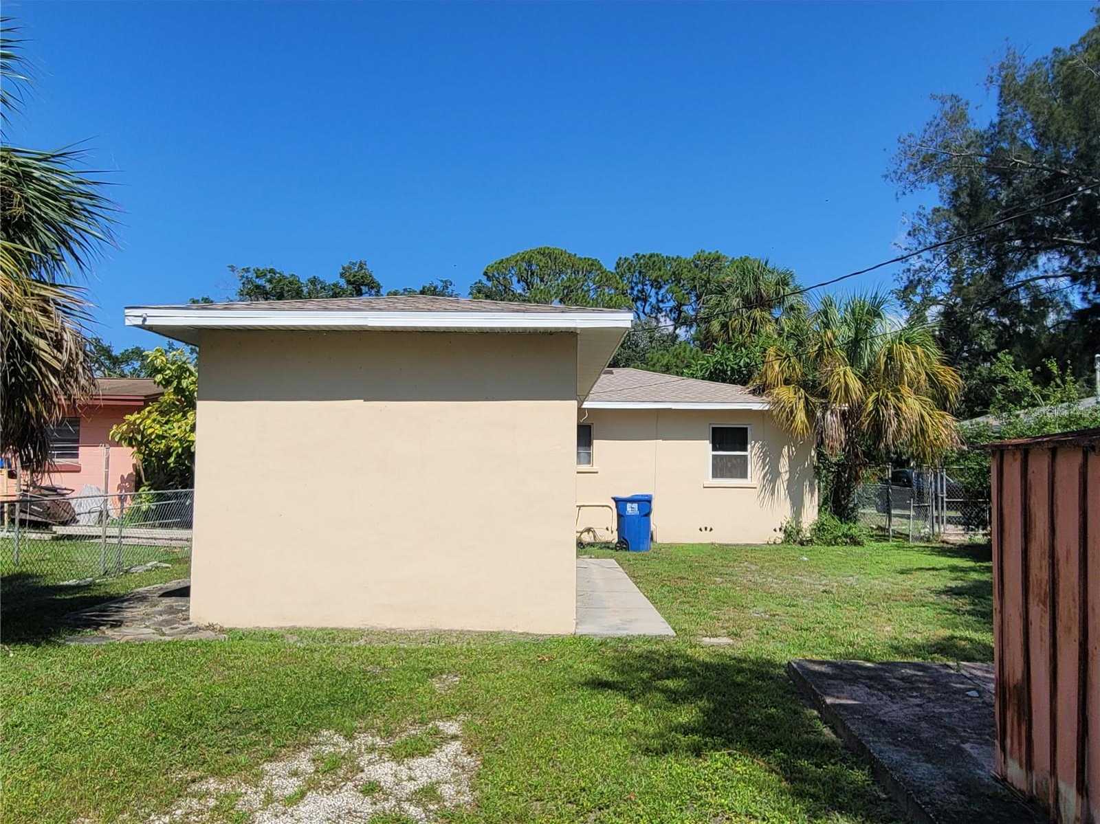 photo 2: 2325 HIGHLAND STREET S, SAINT PETERSBURG FL 33705