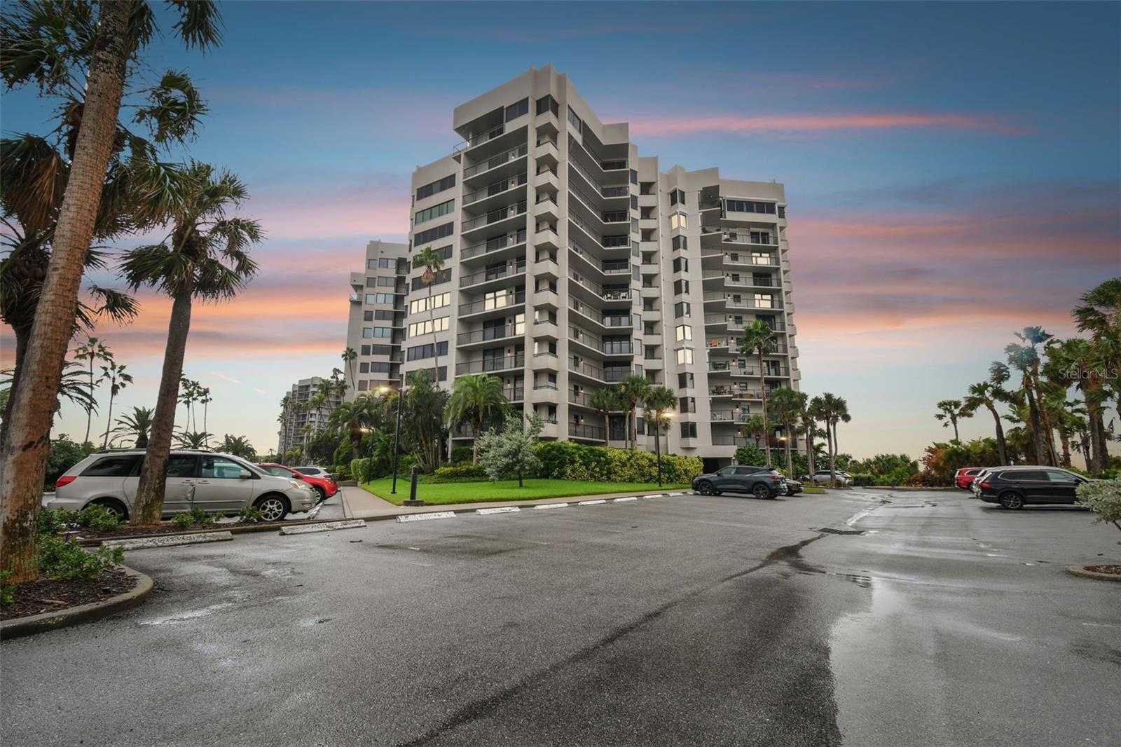 photo 3: 1600 GULF BOULEVARD Unit 817, CLEARWATER BEACH FL 33767