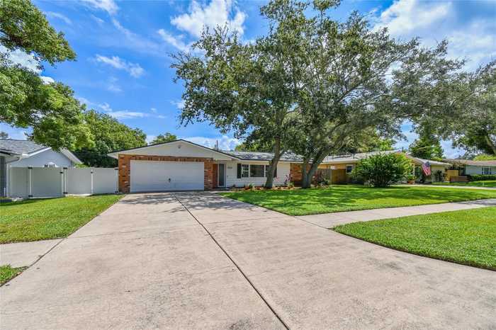 photo 2: 631 LAKE FOREST ROAD, CLEARWATER FL 33765