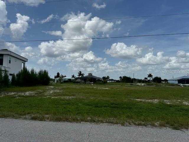 photo 3: 3711 NW 9TH TERRACE, CAPE CORAL FL 33993