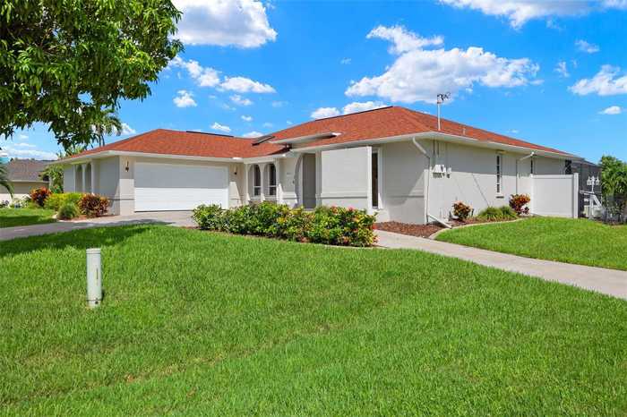 photo 2: 2223 SE 10TH LANE, CAPE CORAL FL 33990