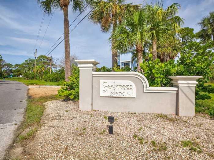 photo 1: SEA BREEZE DRIVE, TARPON SPRINGS FL 34689