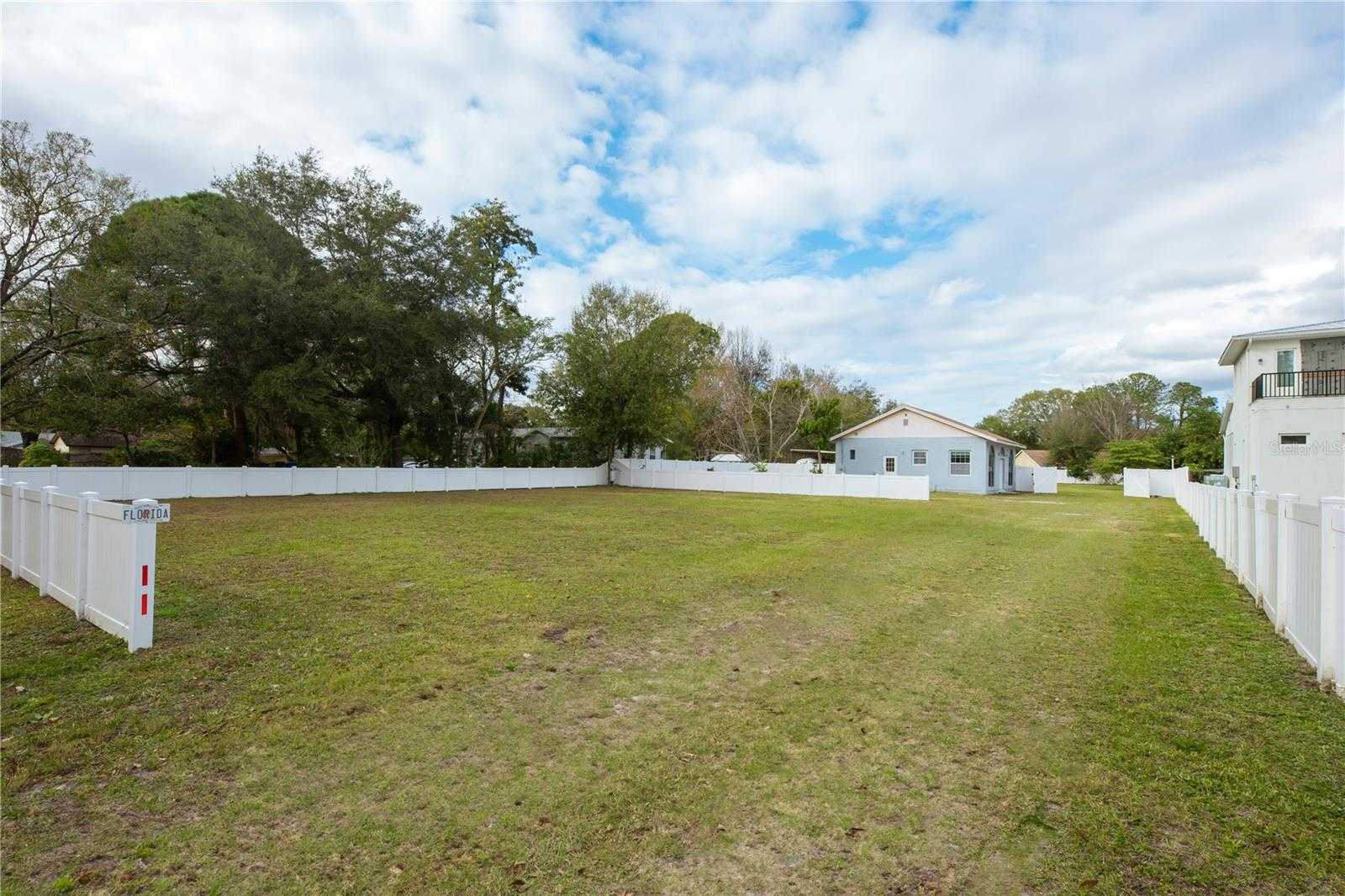 photo 1: 5131 COUNTRY SIDE DRIVE, TAMPA FL 33624