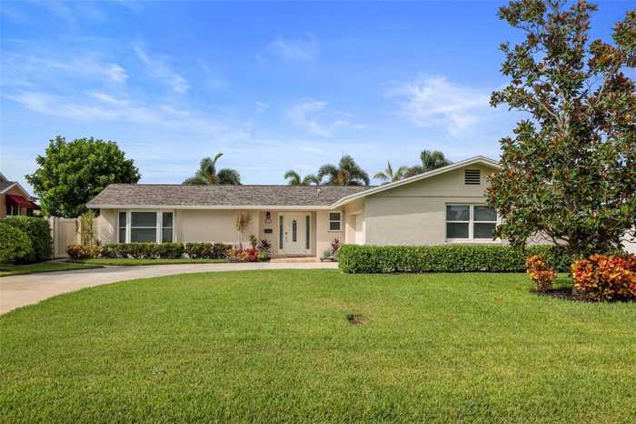 photo 2: 613 79TH CIRCLE S, SAINT PETERSBURG FL 33707