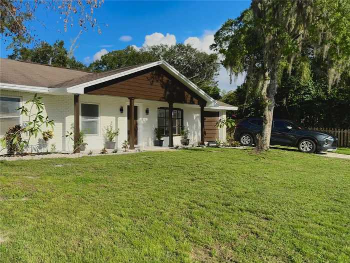 photo 2: 19109 SUNLAKE BOULEVARD, LUTZ FL 33558