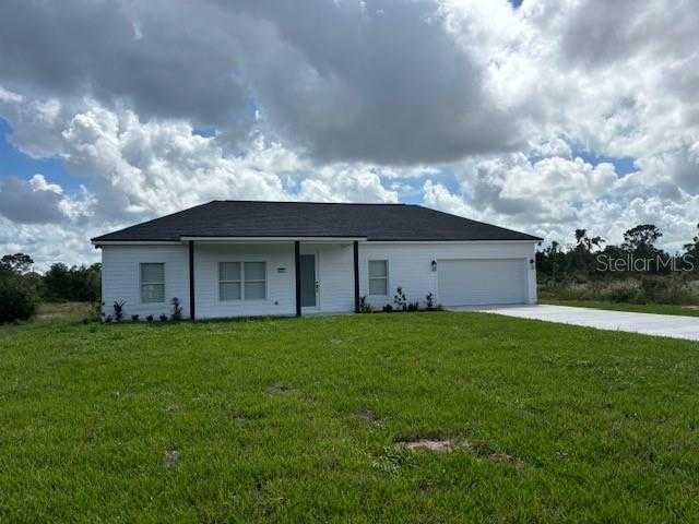 photo 2: 427 HALLMARK AVENUE, LAKE PLACID FL 33852