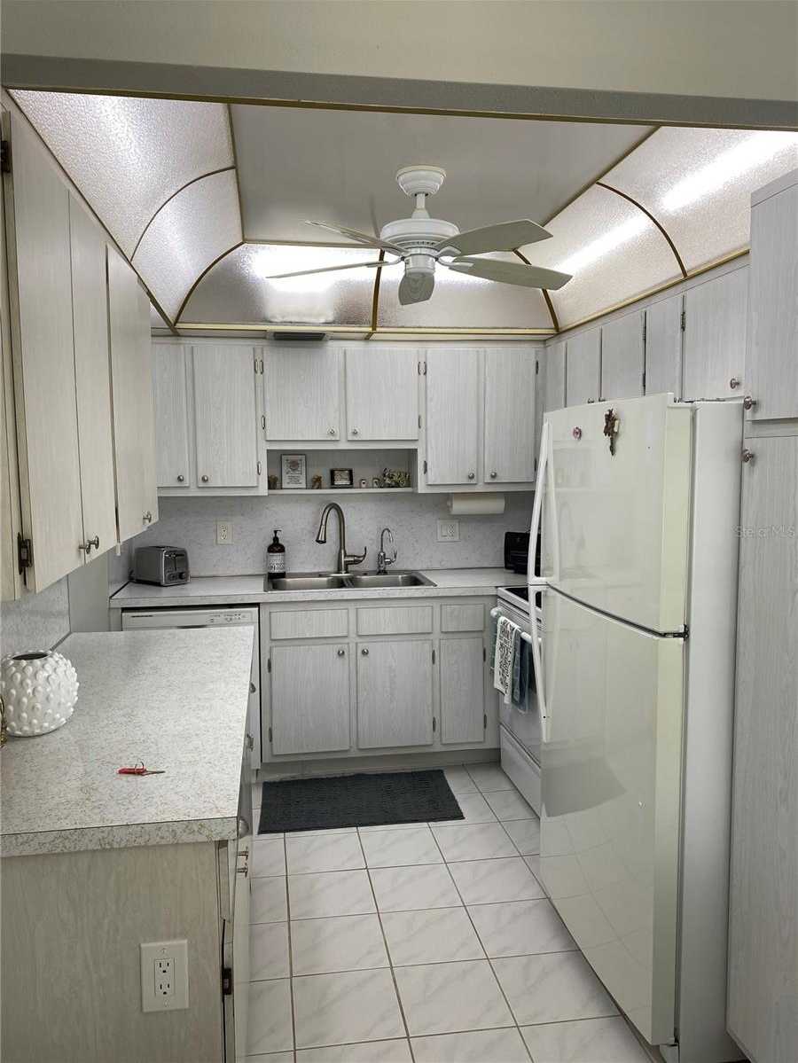 photo 3: 11100 86TH AVENUE Unit 207, SEMINOLE FL 33772