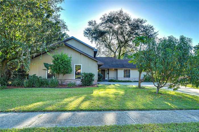 photo 1: 2522 LAURELWOOD LANE, VALRICO FL 33596