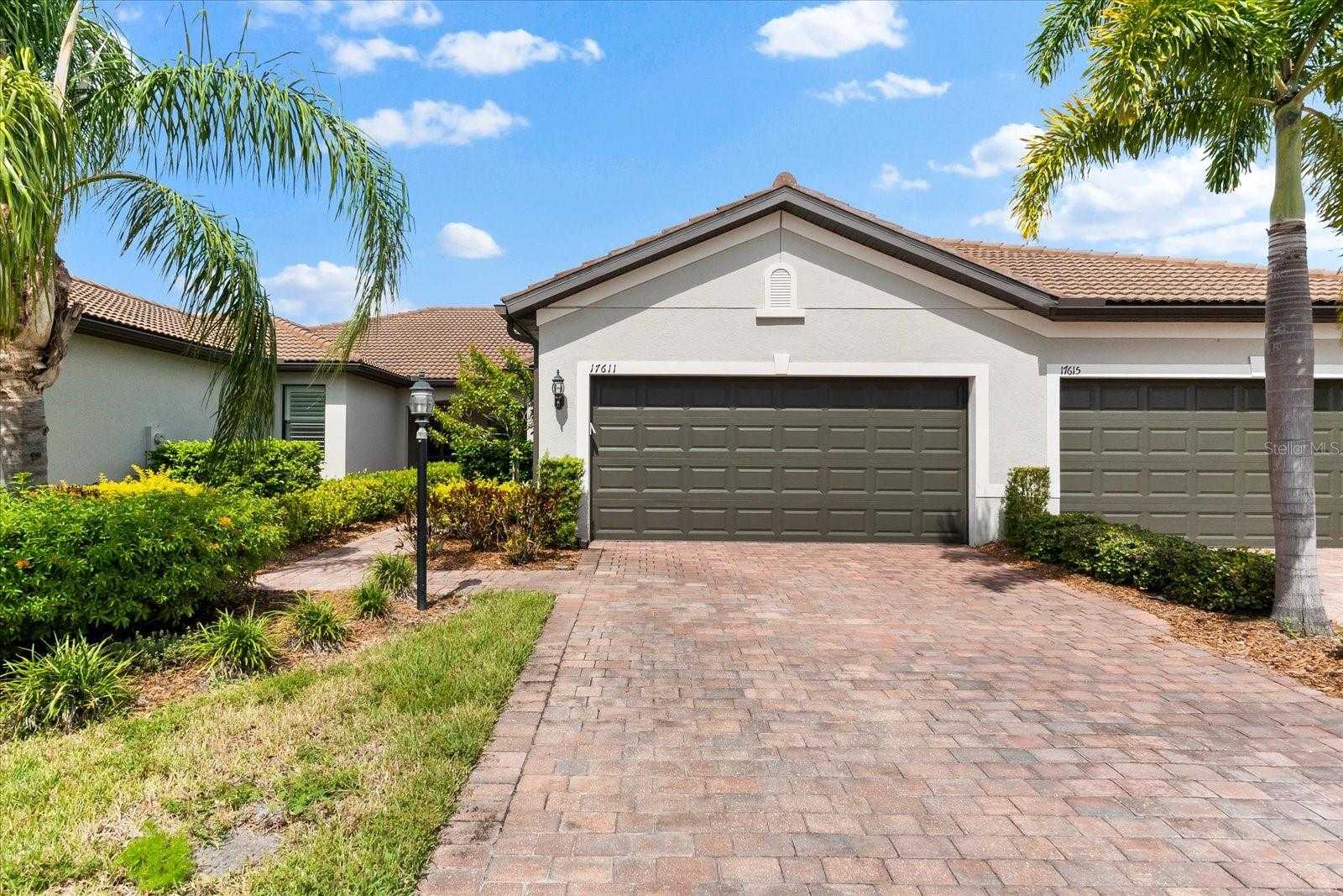 photo 3: 17611 CAMDEN DRIVE, LAKEWOOD RANCH FL 34202