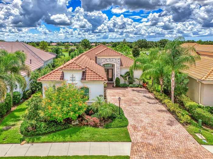 photo 2: 15520 CASTLE PARK TERRACE, LAKEWOOD RANCH FL 34202