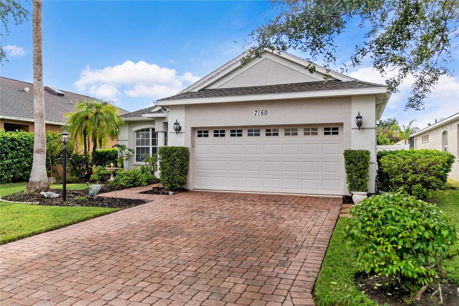 photo 3: 7160 SPIKERUSH COURT, LAKEWOOD RANCH FL 34202