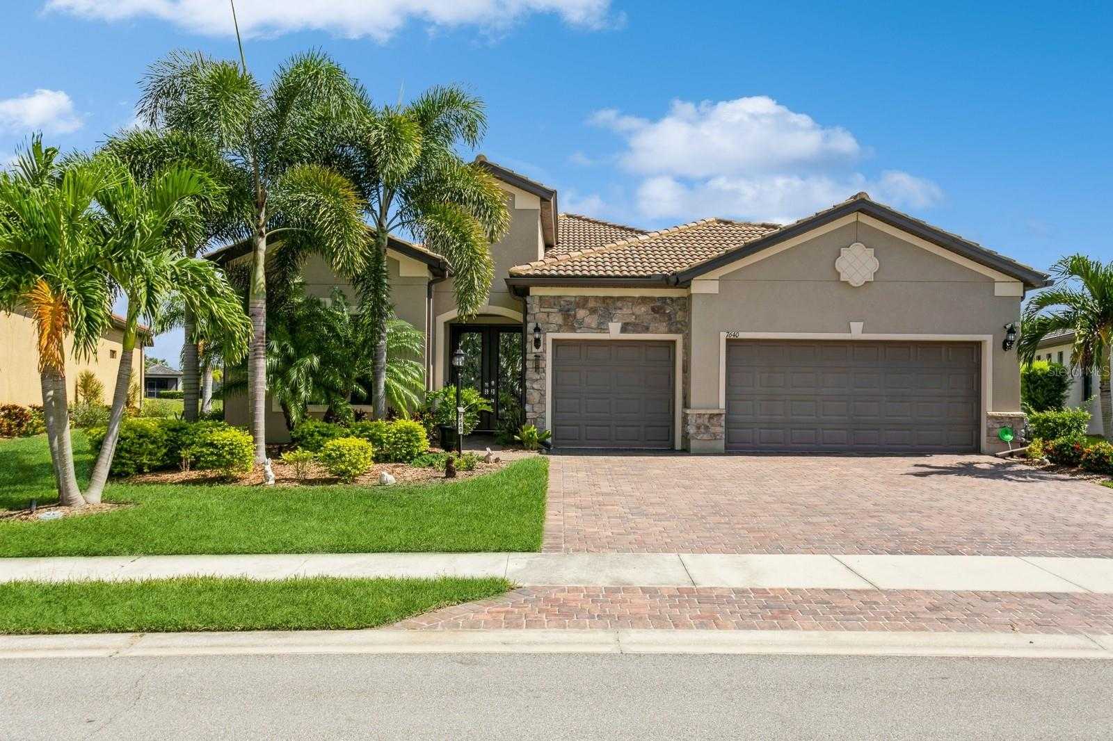 photo 2: 7640 VIOLA LOOP, BRADENTON FL 34202