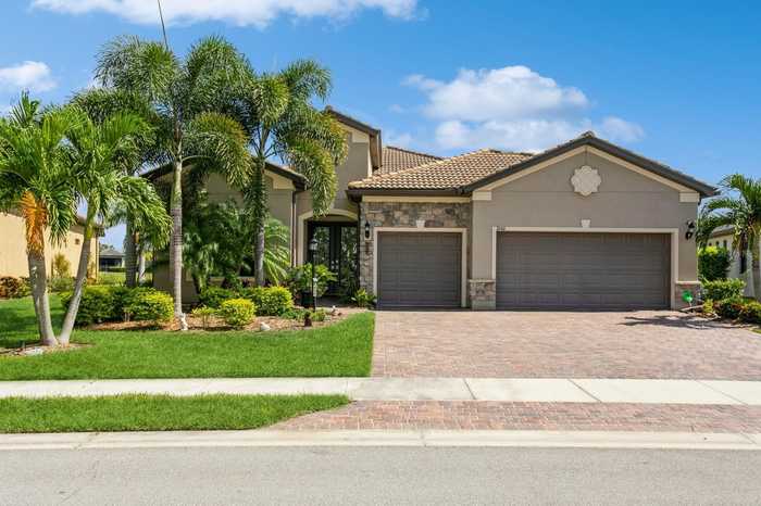 photo 2: 7640 VIOLA LOOP, BRADENTON FL 34202