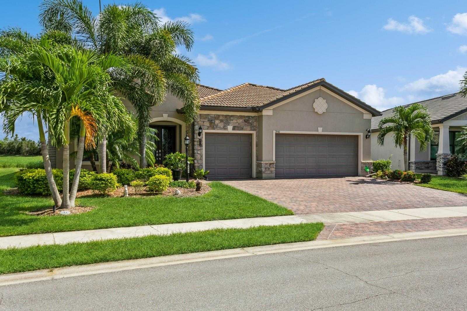 photo 3: 7640 VIOLA LOOP, BRADENTON FL 34202