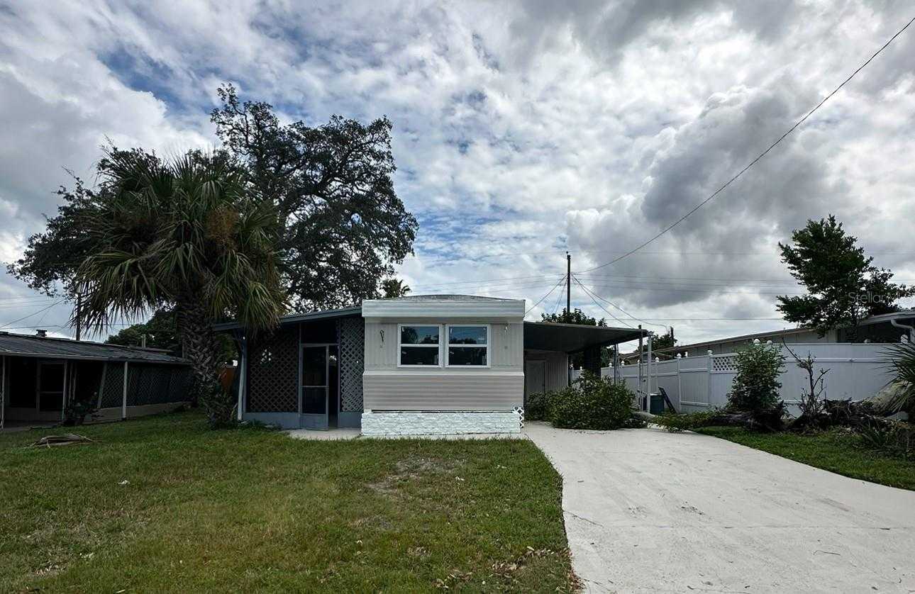 photo 2: 2108 SHADY COVE DRIVE, HOLIDAY FL 34691