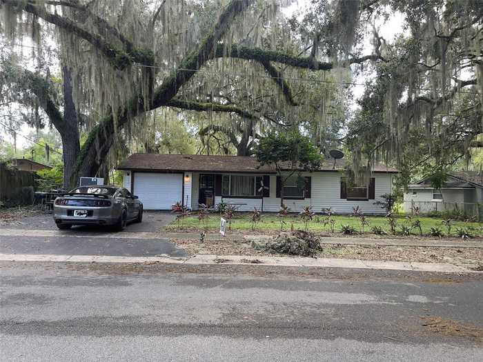 photo 1: 1611 HAMPTON ROAD, LEESBURG FL 34748