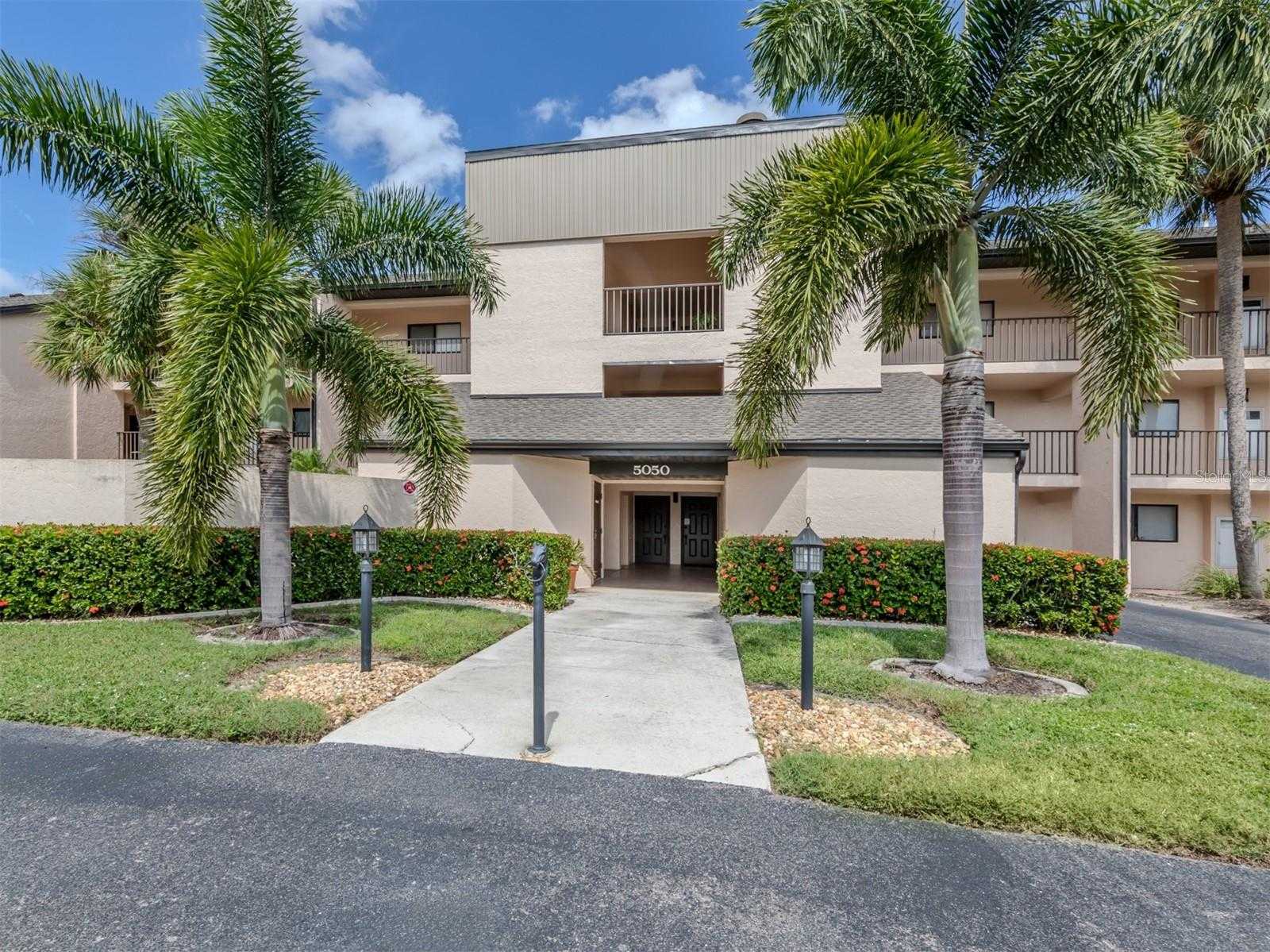 photo 1: 5050 MARIANNE KEY ROAD Unit 3B, PUNTA GORDA FL 33955